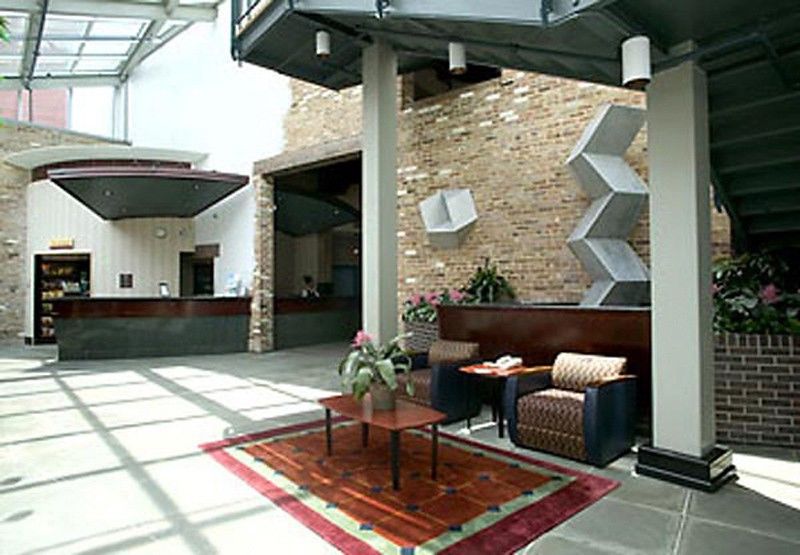 Courtyard By Marriott New Orleans Warehouse Arts District Hotel Interior photo